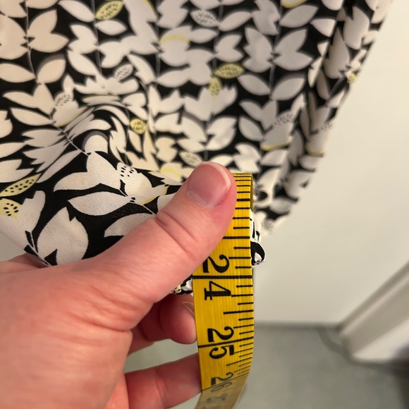 Ricki's Size 0 Petal Print Short Sleeve Blouse - Picture 3 of 9